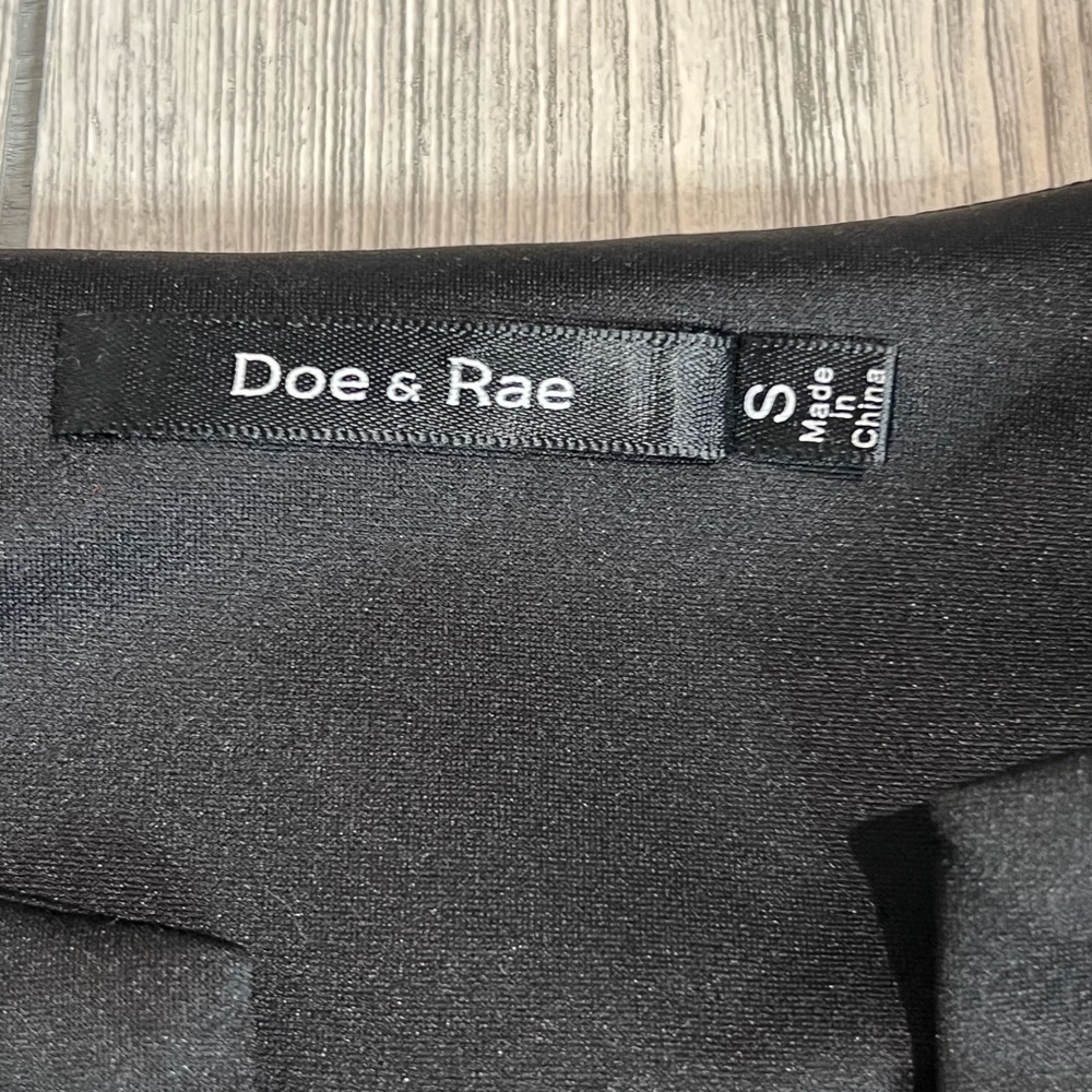 Doe & Rae Black Ruffle Blazer Size Small - Picture 5 of 8